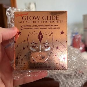 Charlotte Tilbury Hollywood Glow Glide Highlighter in Radiant Gold